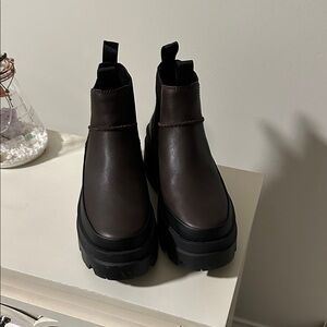 UGG Women's Brisbane Chelsea